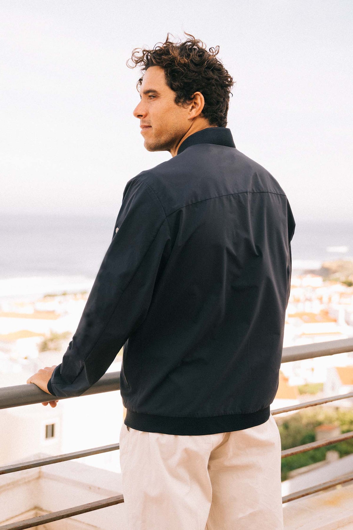 Versatile Mild-Season Layer